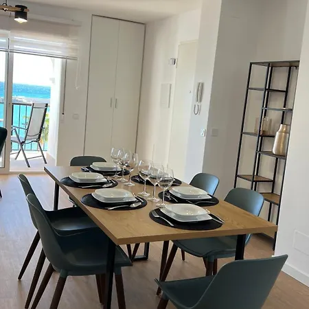 Amazing Beachfront Views - 3 Bedrooms Διαμέρισμα *